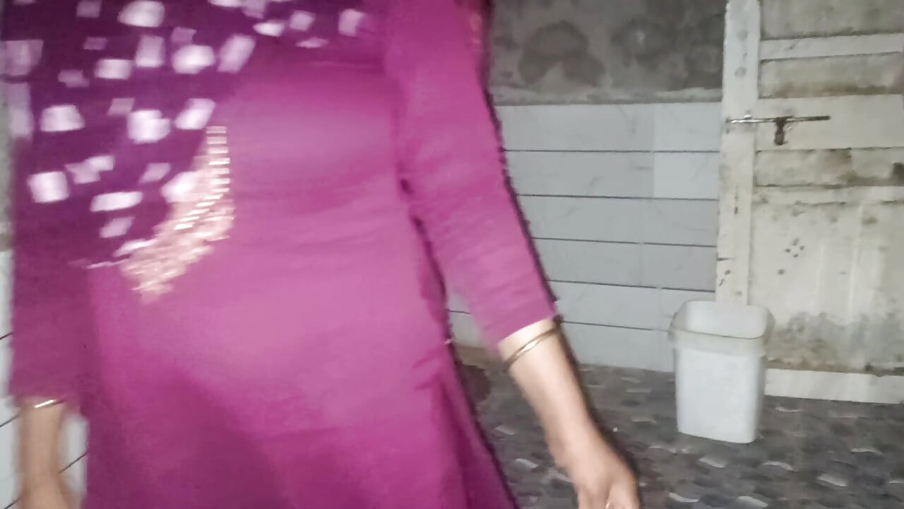Pati ka dost aaya aur usne mujhe bahut pila