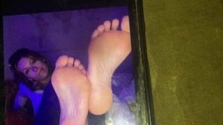 Éjaculation sur les pieds et la plante des pieds sexy de babyblubigo