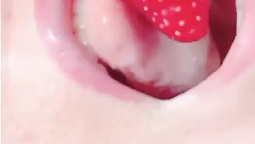 Sabrinahole, клубника, банан, сметана и новая гигантская игрушка, внутри ее сочного персика