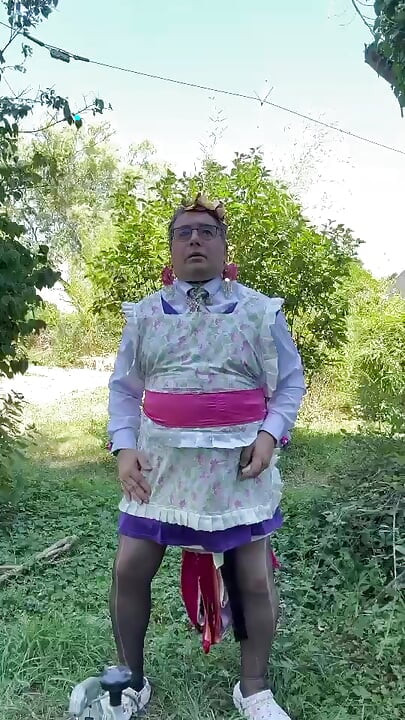 בבגדי גנן להשתין על עצמך