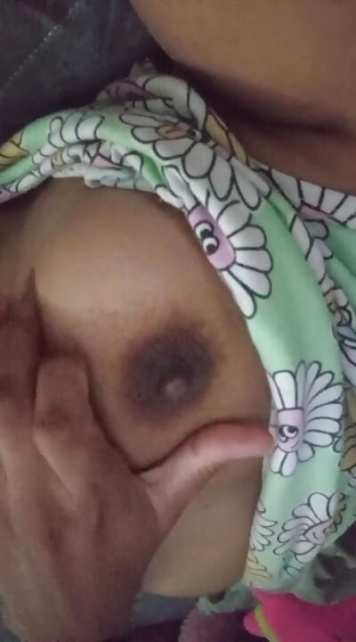 18+ Universitária primeira vez Musterbate Com Seus peitões e molhado Sri Lanka Local