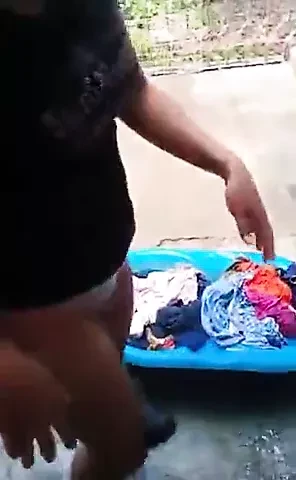 MI vecina nalgona me da unas ricas mamadas