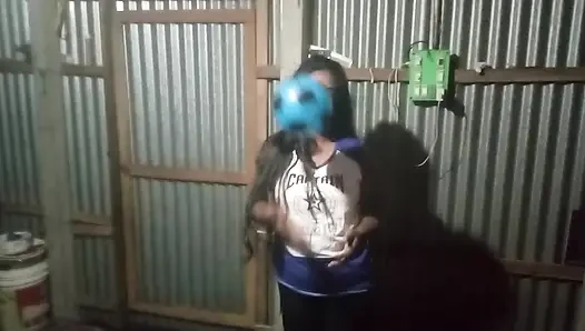 Güzel desi Hintli anne futbol hd oynarken oğlunun arkadaşıyla sikişiyor