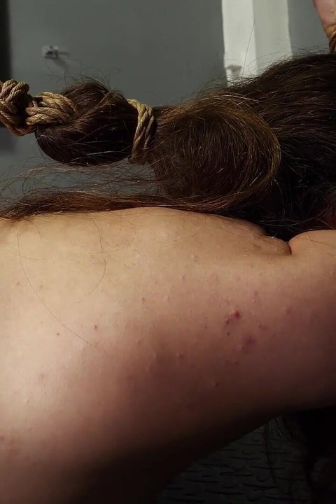 Suspensão de quadris Buck como varinha implacável mantém escrava mila no limite e negada (1080p)