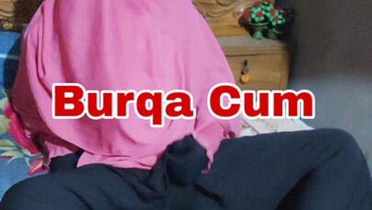 Satar Majhabi Burqa Hijab Talim musulmano. Calzini neri la burqa hijab con lo sperma. Sborra sulla burqa nera.
