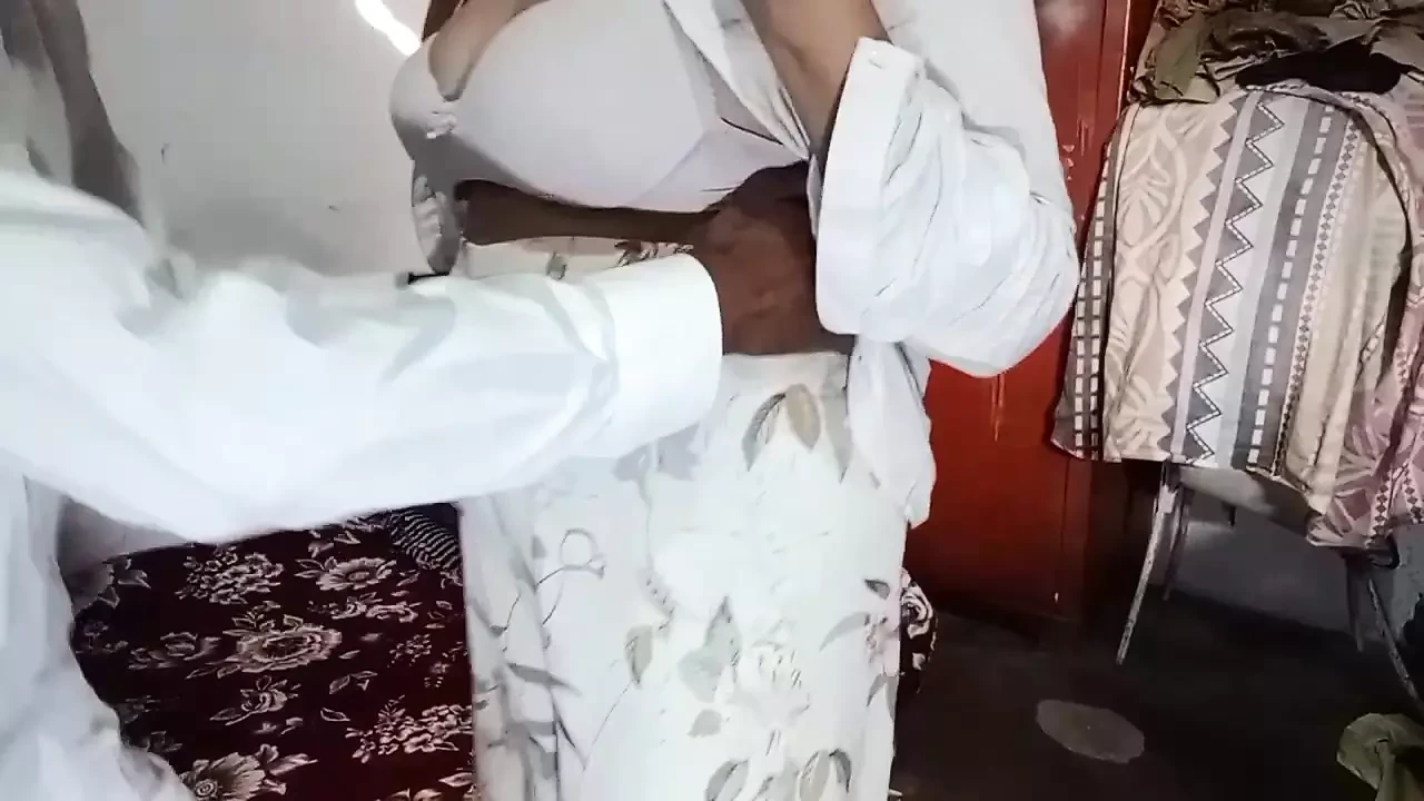 hot aunty seduce  servant when she is alone