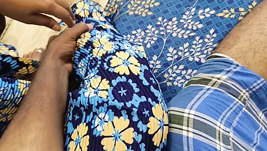 Замужние женщины и ее сводная сестра в тройничке в постели