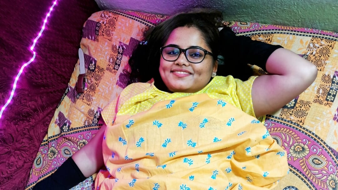 Meri kamwali ki beti ko prvi put seks ka maza diya
