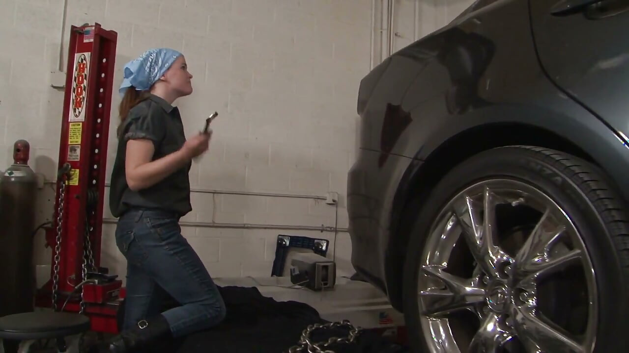 Lez boss punishes her female car worker