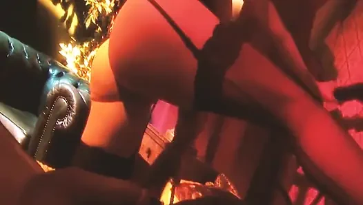 Adegan seks threesome super hot 3_elegant cewek semok rambut pirang dengan lingerie seksi dientot habis-habisan sama kontol besar pria dewasa