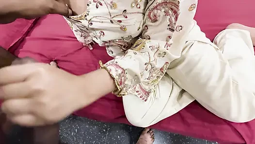 Ne paise ke liye apne ke sath lagi asik kiya