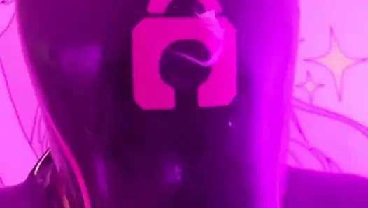 Latexpuppe Fickt Ihren Mund Mit Einem Riesigen Tentakel