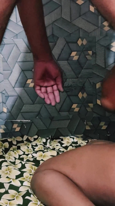 Bhabhi ki gand me mota lund dalte hi bhabhi chila gae ur dard se rone jaisa face bana liya | Clip 2