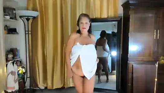 Melepas Handukku