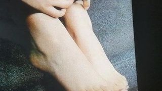 Victoria Justice voeten sperma eerbetoon
