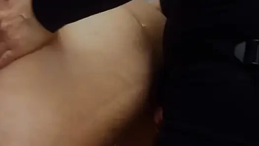 Ihre große strapon-Überraschung, sie beginnt sanft, endet mit einer intensiven, 28 cm tiefen analen Erkundung