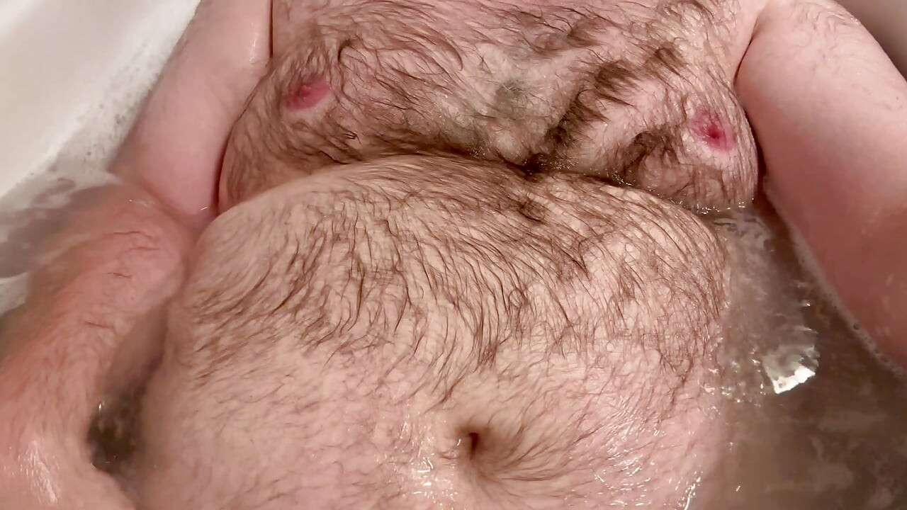 Fat Chubby Bear plays with Squishy Belly in Bathtub