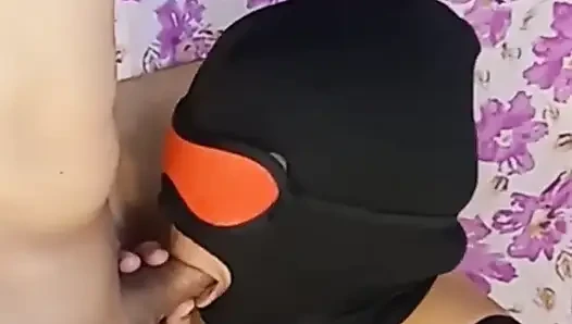 Blowjob Bertopeng yang Luar Biasa