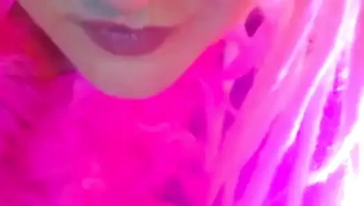 Komm auf meine hand und schlüpfe es wie eine kleine sissy-schlampe