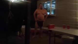 Ping pong desnudo (no porno)