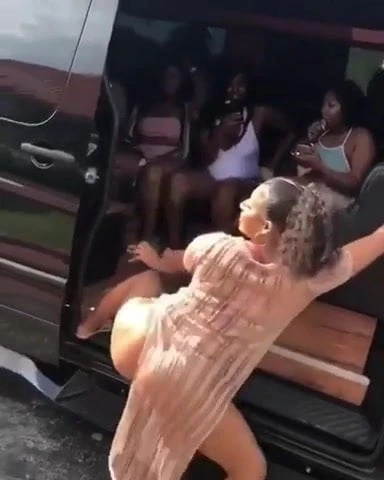 Twerking that Ass 2
