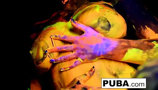 Natasha si cewek semok lagi asik ngetot sama cowok kulit hitam sampai mengerang keenakan