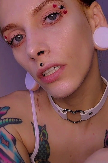 Beautiful Slut Shows off Her Pretty Face