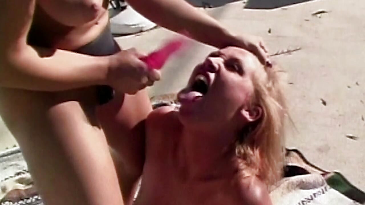 Strap-On Hotties: Heiße Erotik-Abenteuer