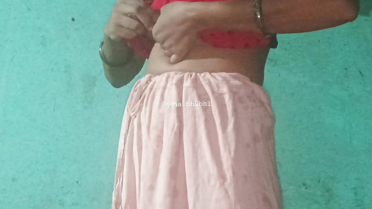 Sudha bhabhi ne saree wearing sudha bhabhi ne saare undressed kar rakh de.