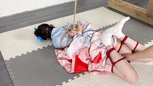 The Climax Version of Wearing a Kimono on a Sunny Day