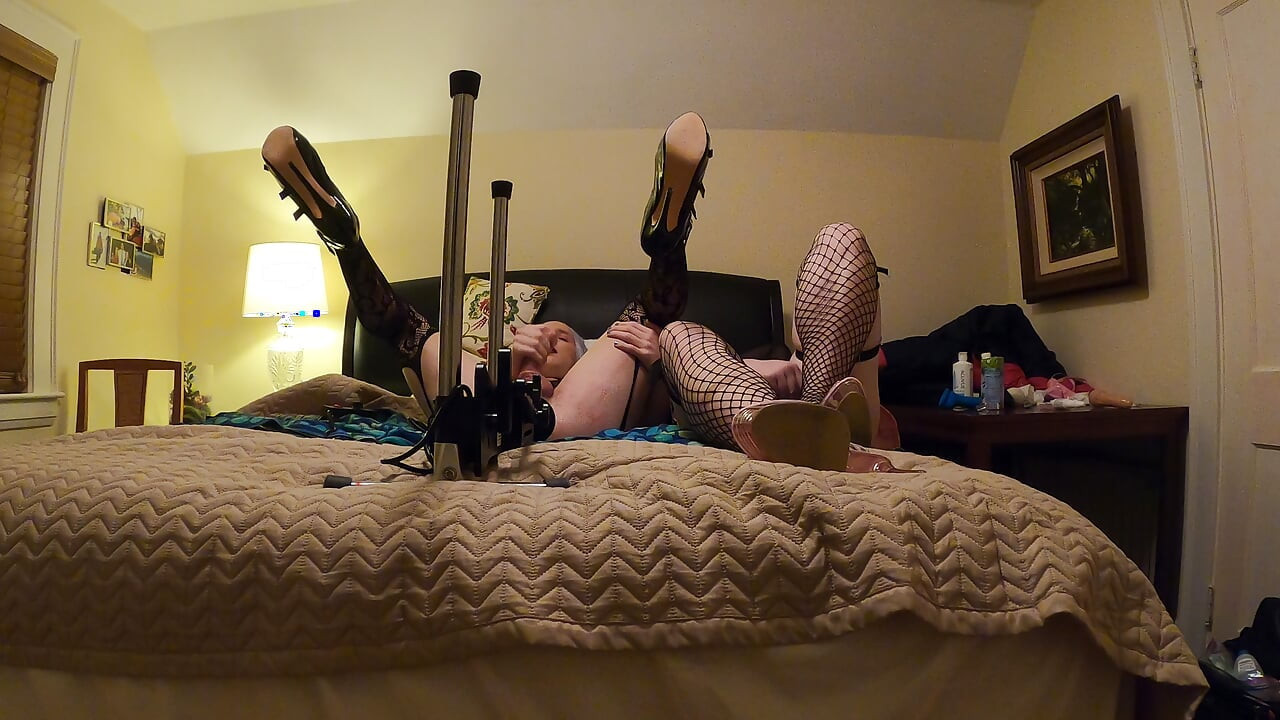 Femboy Bailey Wilde Fucked by Sex Machine
