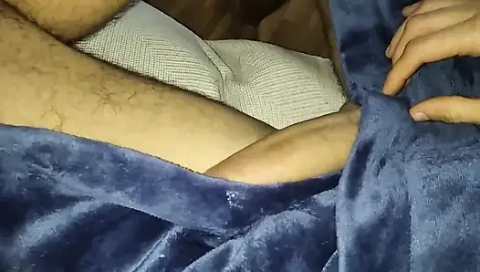 Dev yaraklı adamın onu spermiyle oynarken nasıl yakaladığına inanamayacaksınız
