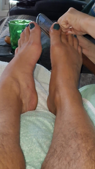 My neighbor gives me a foot rub before I give her one