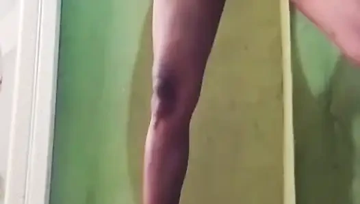 Bahut din baad aaj anguli se chut ka pani nikal rahi hun