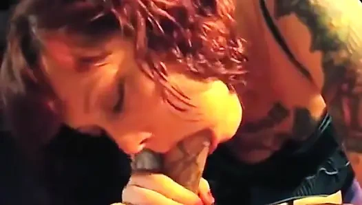 Dövmeli gıdıklıyor mike'ın gırtlağına kadar alıyor