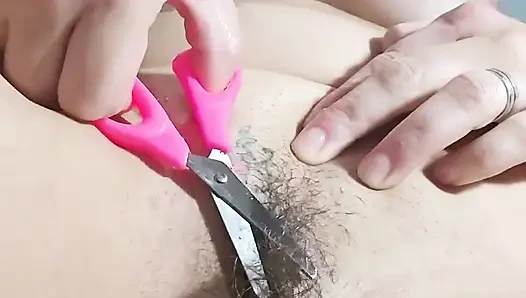Trimme die haare an meiner muschi, ich bin es müde, behaart zu sein