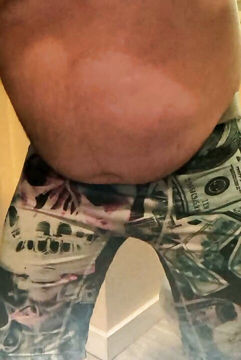 Jerking off till I drip cum in hand