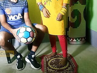 Jurulatih bola sepak K Isteri Bengali Ki Sath Foot-Baller Ka Floor Pe Chudai