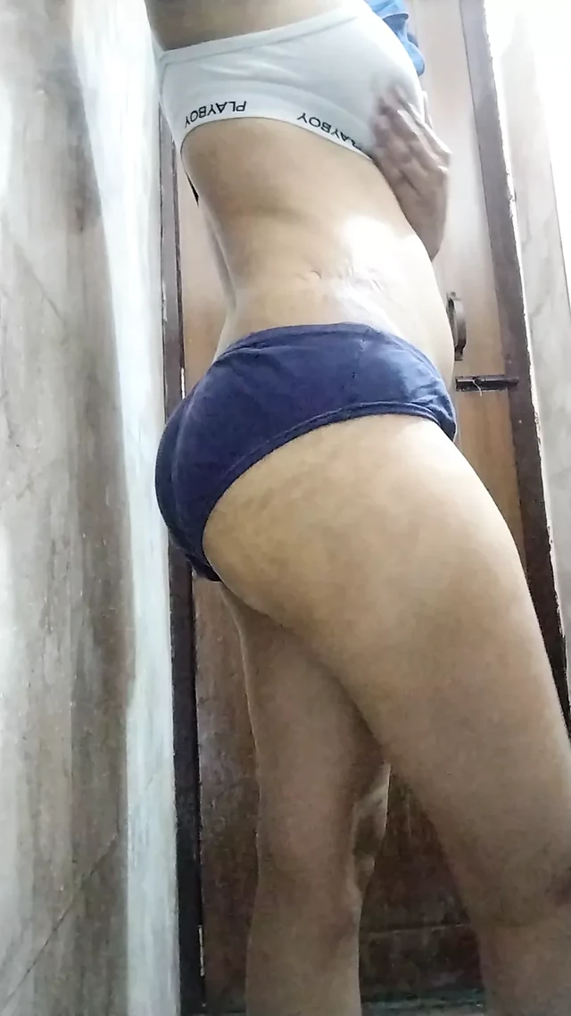 Desi wife hot figure jab uatre kapde aur lagaya saabun hot desi indian wife