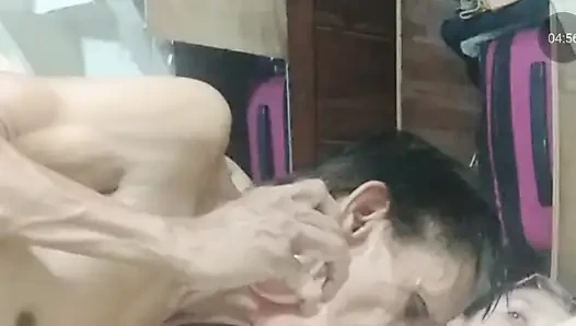 Yarın işe gidiyor.şimdi sikiyorum