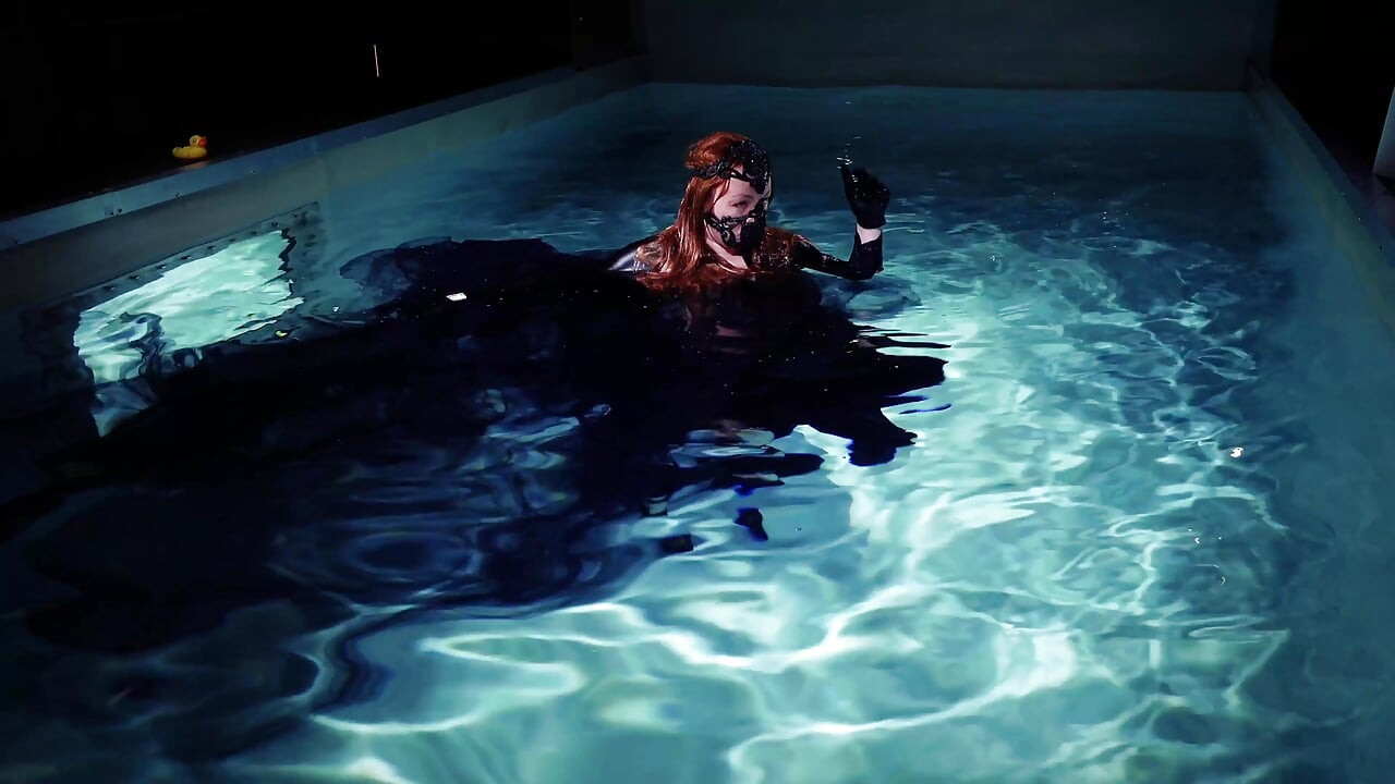 Underwater shooting - full backstage