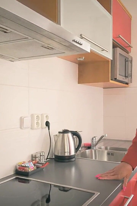 Housewife Joana Intense Blows off the Craftsman