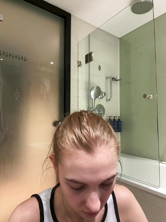 Hard fingering pussy in the bathroom hotel with jucielussie
