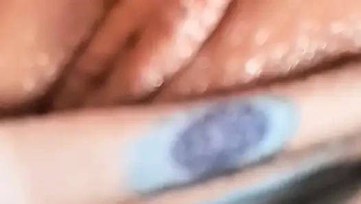 Latina masturbates until she squirts