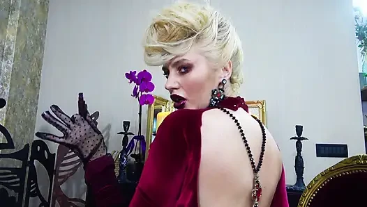 Vinylgloss ruj ısırıyor