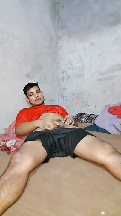 Sozinho garoto masturbando pau grande