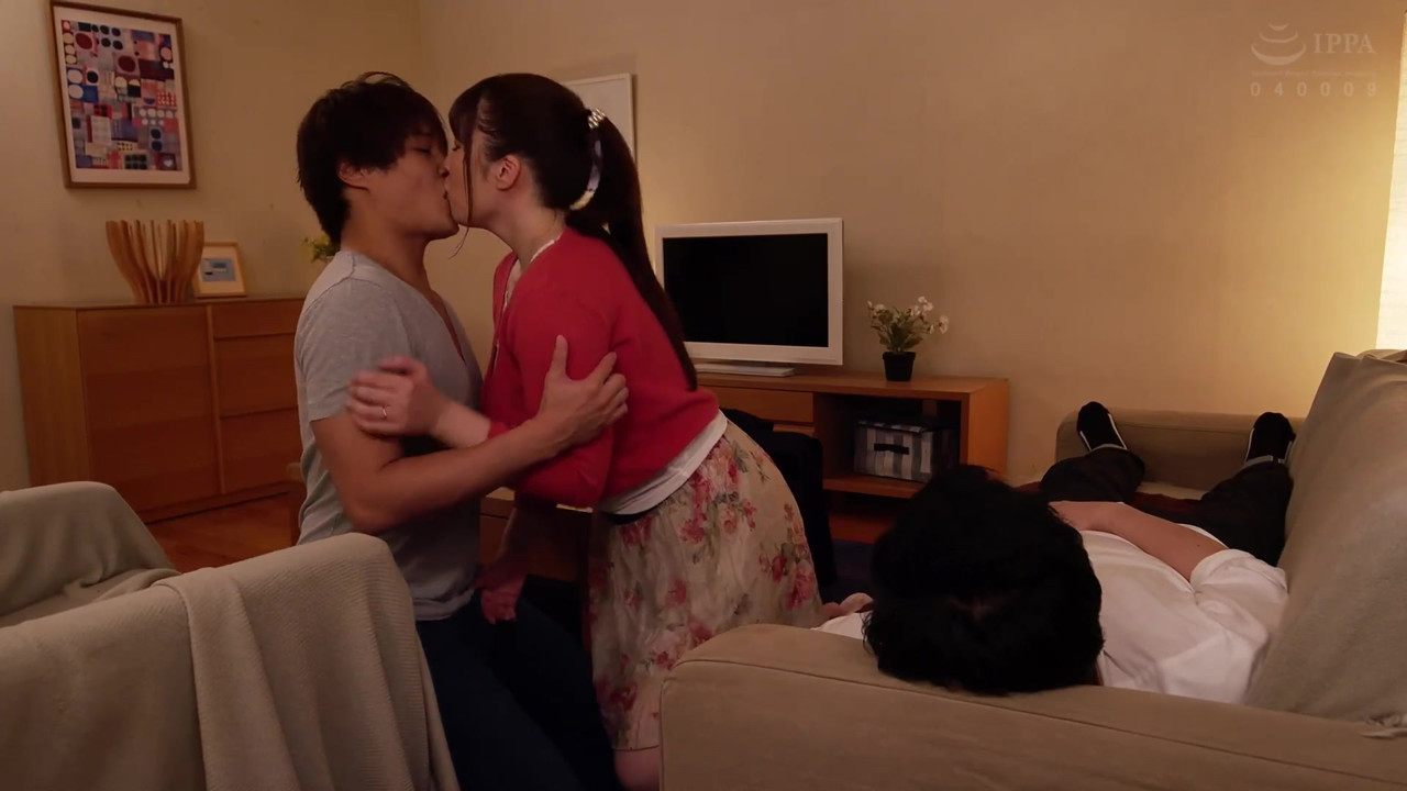 隣人のエステ師に性感開発され寝取られてしまったうちのJカップ美爆乳むっちり潮吹き妻