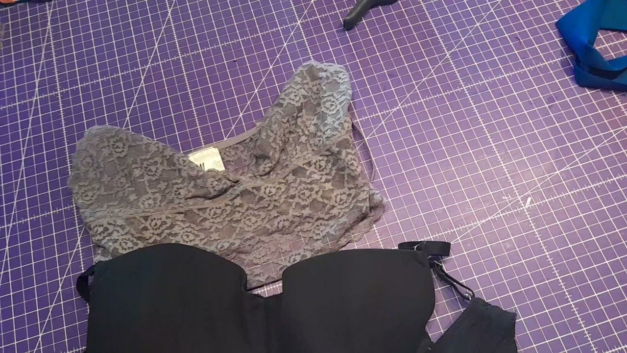 Pisspiel with panties and bra