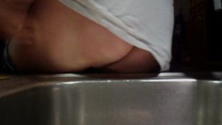 peeing in kitchen