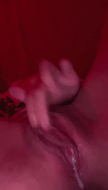 Hot girl's touches wet pussy 🤤